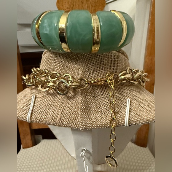 Lucite chunky Gold tone Chain Necklace with Turquoise color stretch bracelet - Picture 5 of 6